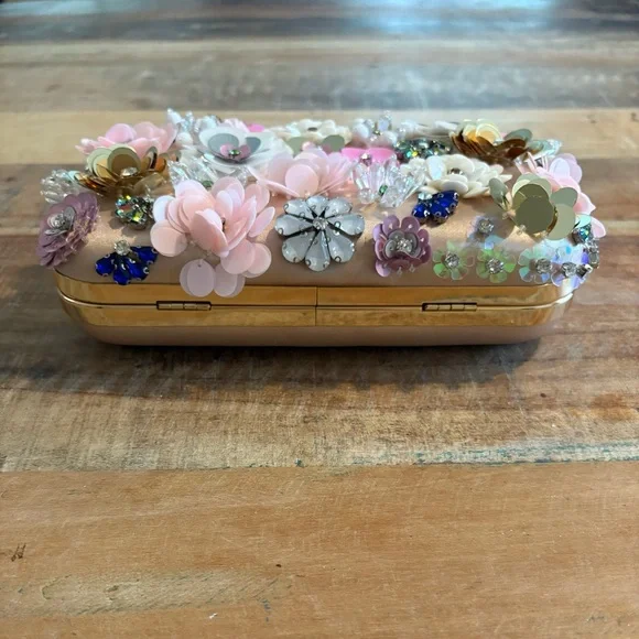 Gala Floral Embellished Chain Bag - Picture 10 of 11